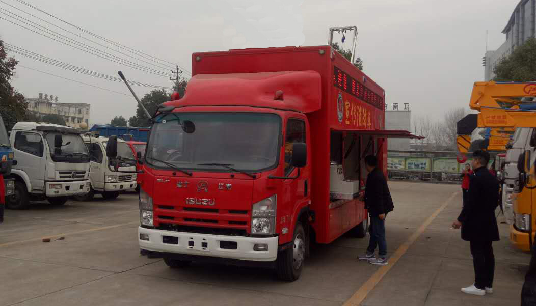 小型消防車如何通過凸凹泥濘道路