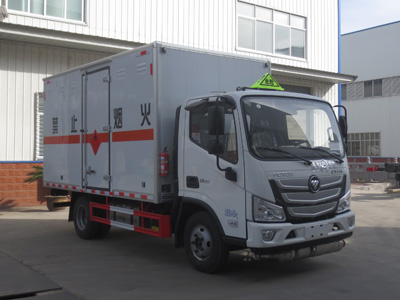 江特牌JDF5045XRQB6型易燃?xì)怏w廂式運(yùn)輸車